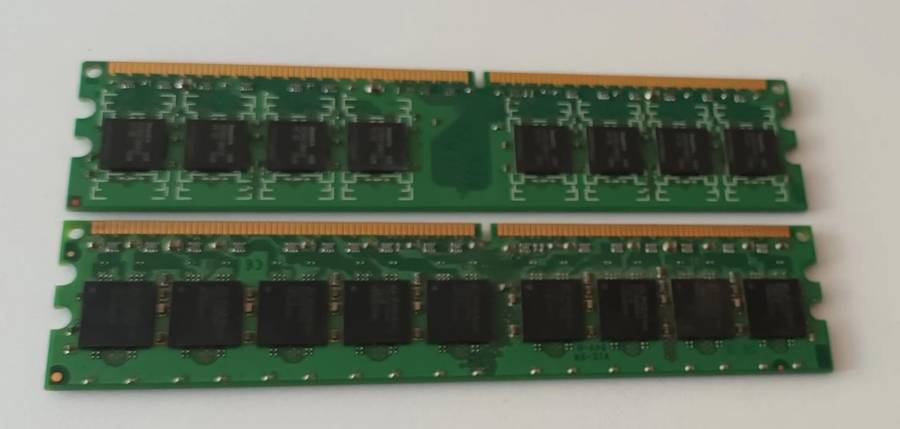 2x 1GB DDR2 RAM