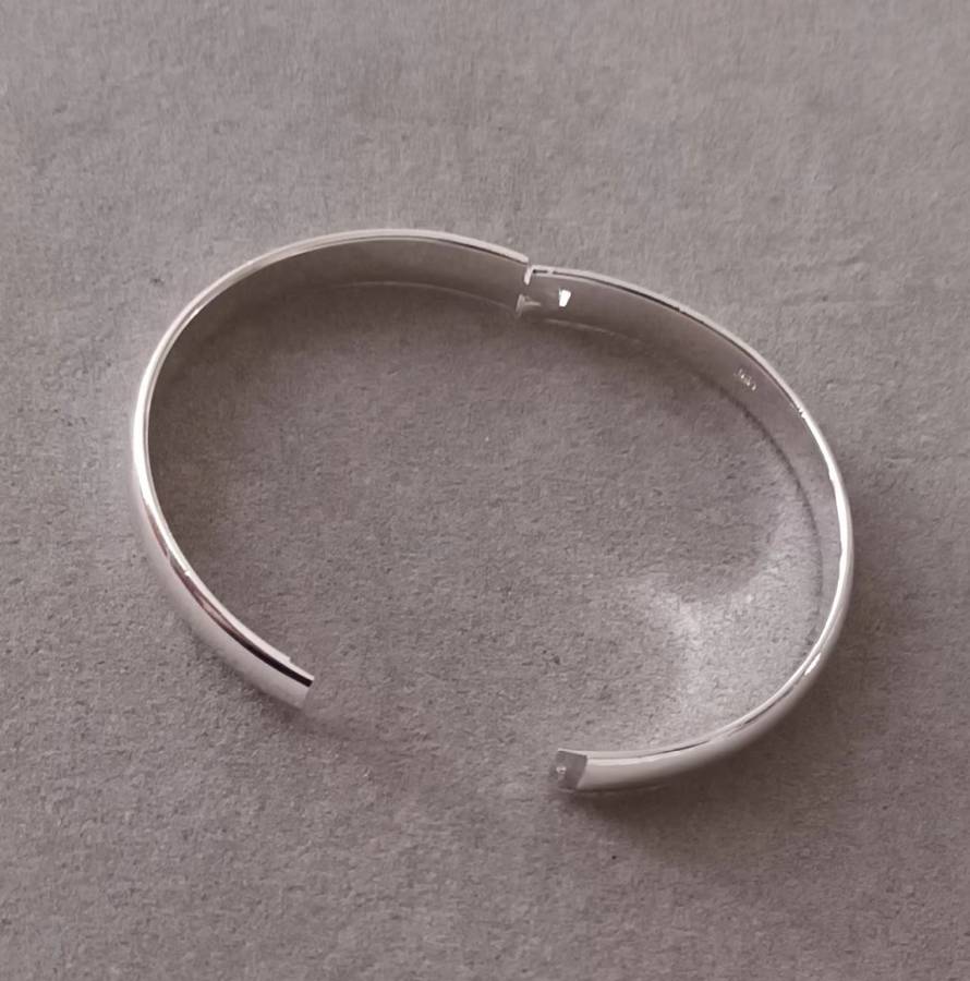 Sterling Silver Open Cuff Bangle. 21.5g. Diameter 59mm.