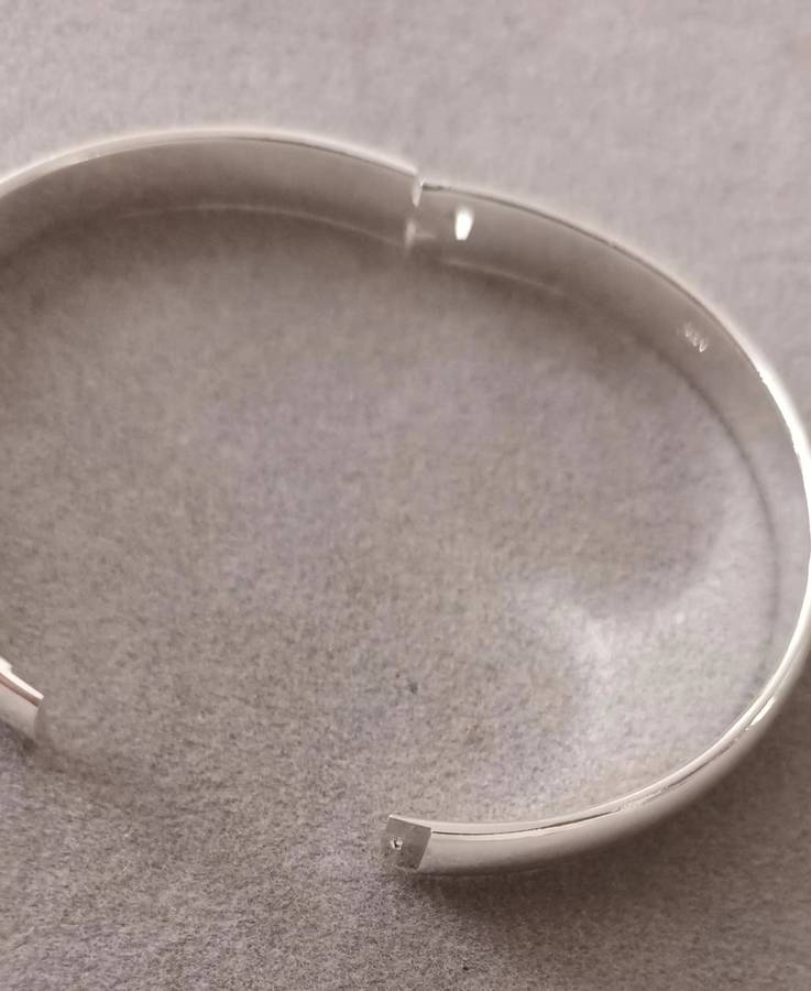 Sterling Silver Open Cuff Bangle. 21.5g. Diameter 59mm.