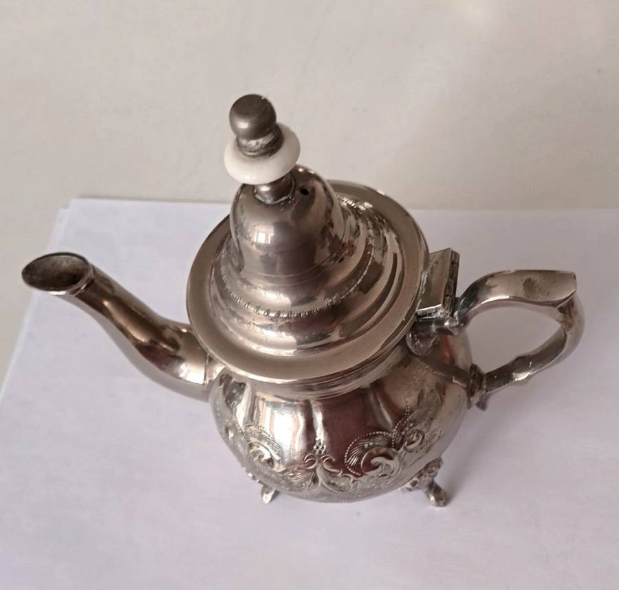 2 Cup Hand Etched Teapot. MARQUE DEPOSEe Hallmark.