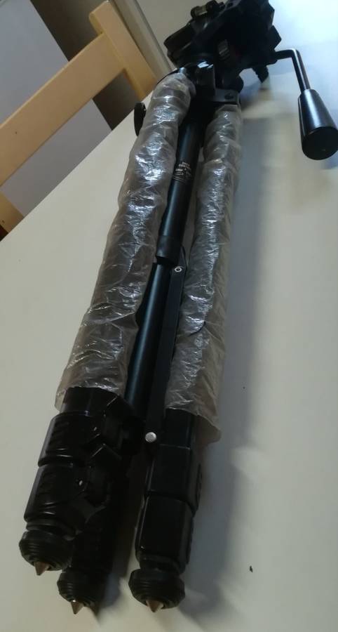 JVC VIDEO CAMERA MODEL GR - AX860. COMES WITH TRIPOD AND CARRY CASE & REMOTE CONTROL.