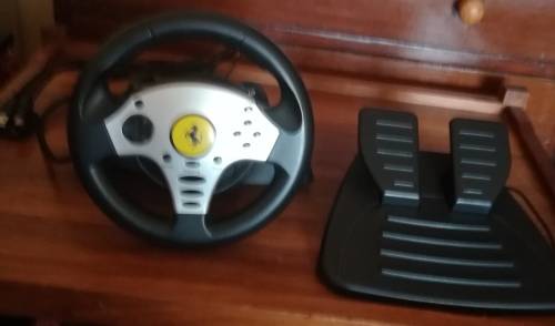 THRUSTMASTER CHALLENGE UNIVERSAL 5 - in 1 FERRARI