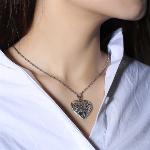 Heart locket pendant