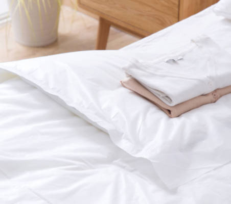 DISPOSABLE QUILT COVER