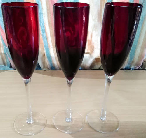 Cranberry champagne glasses