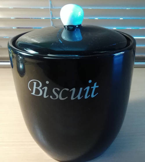 Biscuit barrel