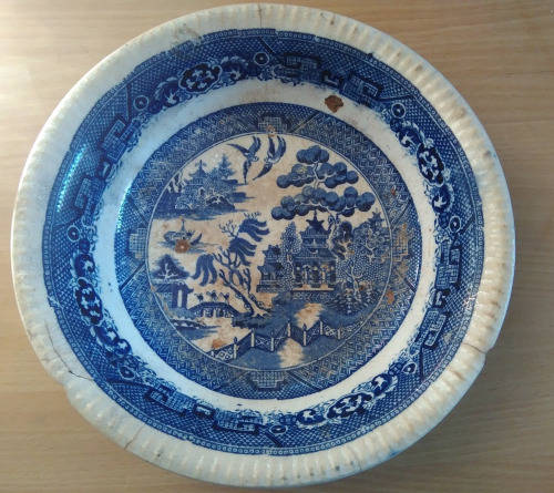 Export style blue willow pattern bowl