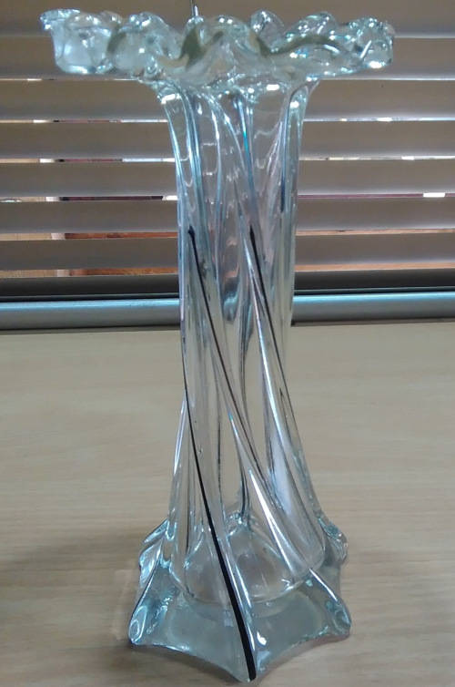 Murano style ruffled piecrust rim vase