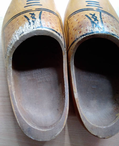 Wood clog shoes