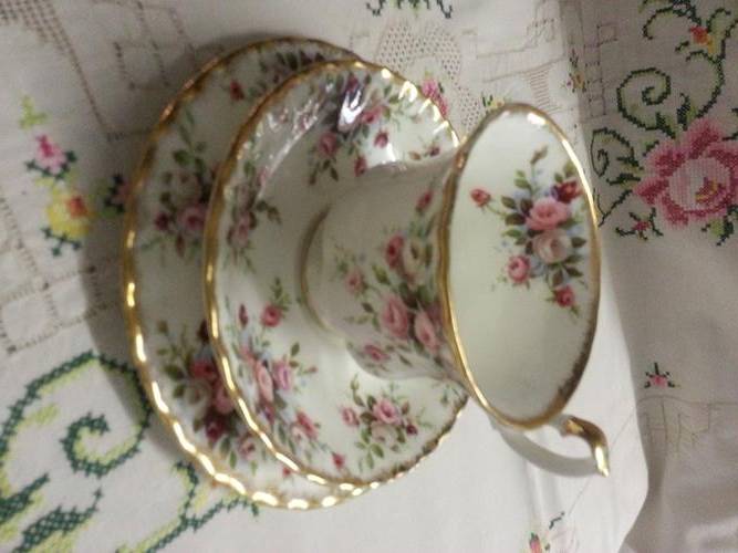 ROYAL ALBERT TEA TRIO COTTAGE GARDEN