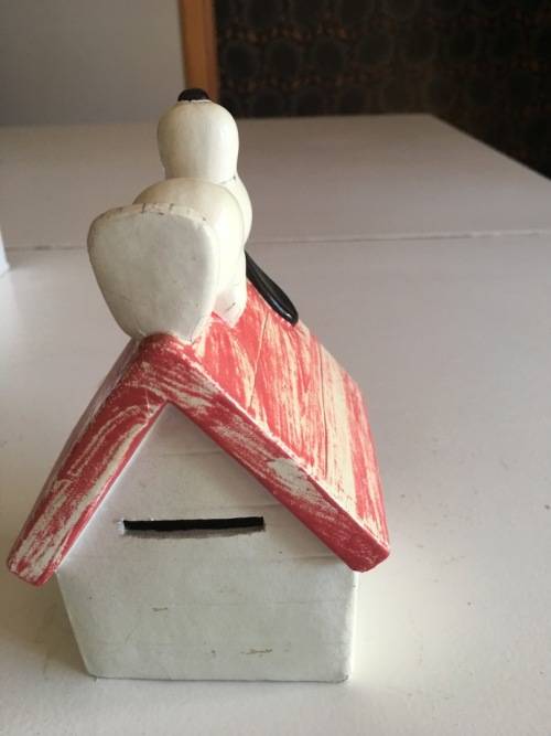 SNOOPY CHARACTER KENNEL CERAMIC MONEY BOX