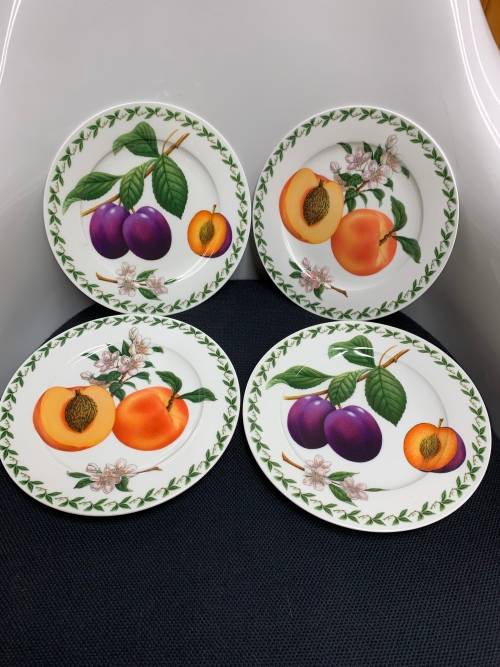 MAXWELL & WILLIAMS ORCHARD FRUITS PATTERN CAKE PLATES X 4