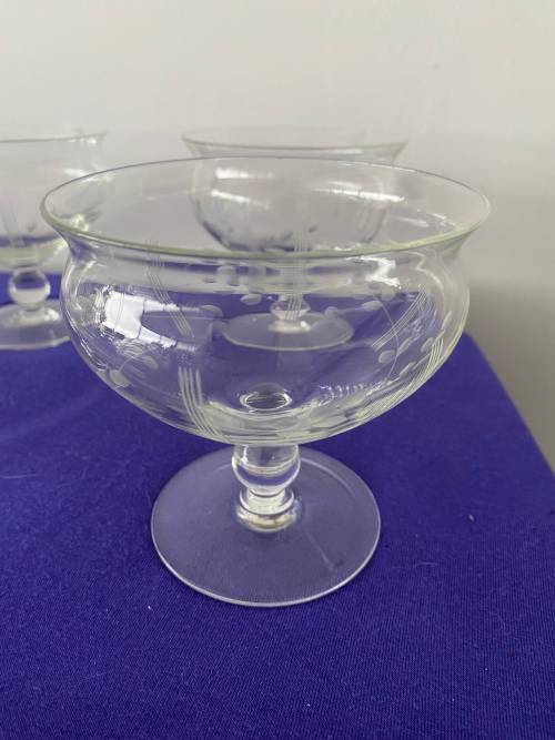 CRYSTAL GRAPE PATTERN SET OF 6 x GLASSES WITH CUPS