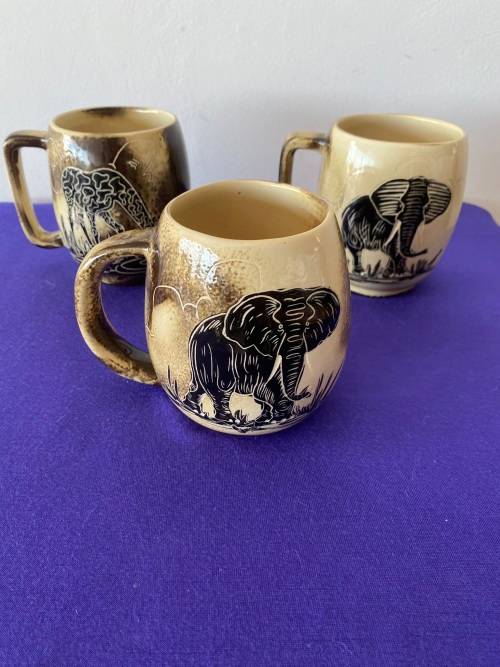 CRESCENT WARE KRUGER PARK SOUTH AFRICAN STAMPED GLAZED POTTERY SET OF x 3 MUGS
