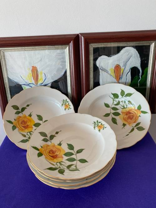 MID-CENTURY CZECHOSLOVAKIA PORCELAIN SET OF 6 x GOLD RIMMED FLOWER PATTERN LARGE BOWLS