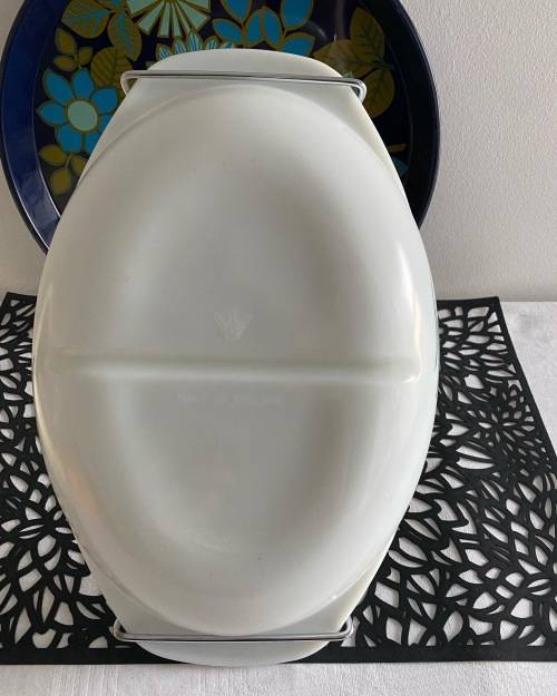 VINTAGE CROWN ENGLAND OVAL EMBOSSED TWO DIVISION VEGETABLE SERVING DISH WITH GREEN LEAF DESIGN