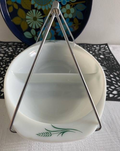 VINTAGE CROWN ENGLAND OVAL EMBOSSED TWO DIVISION VEGETABLE SERVING DISH WITH GREEN LEAF DESIGN