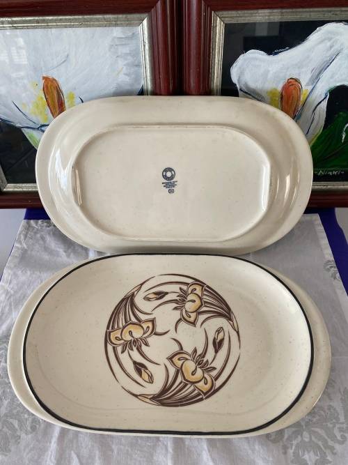 VINTAGE DROSTDY WARE STONECRAFT STAMPED PAIR OF PATTERNED MEAT PLATTERS