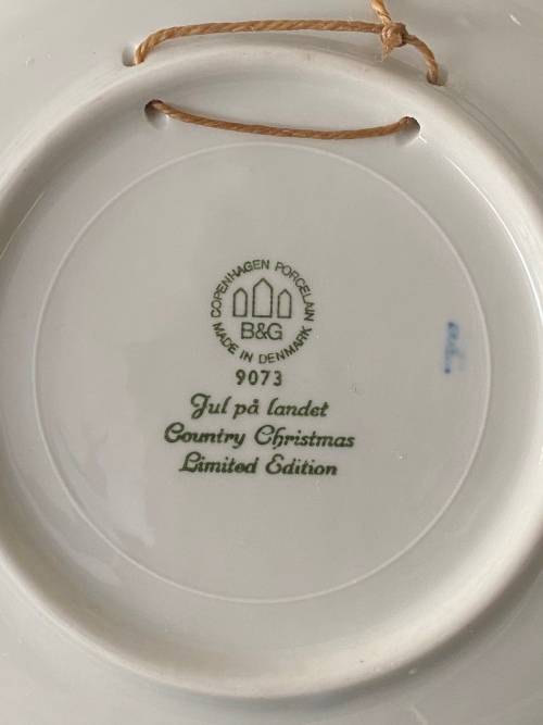 ROYAL COPENHAGEN DENMARK 9073 STAMPED CHRISTMAS COUNTRY 1973 LIMITED EDITION WALL PLATE