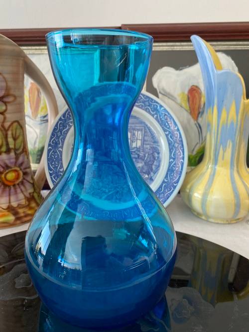 MID-CENTURY BLUE GLASS STUDIO HANDBLOWN GLASS BULBOUS VASE