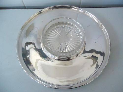 SILVER PLATED CIRCULAR TRAY WITH CENTRE GLASS DISH