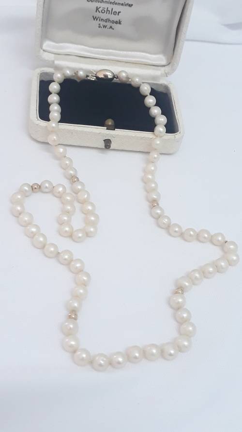 Vintage pearl necklace