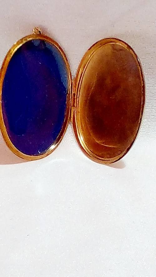 Vintage 9ct gold locket on metal core