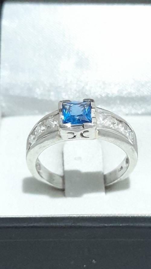 Sterling silver ring with cubic zirconias