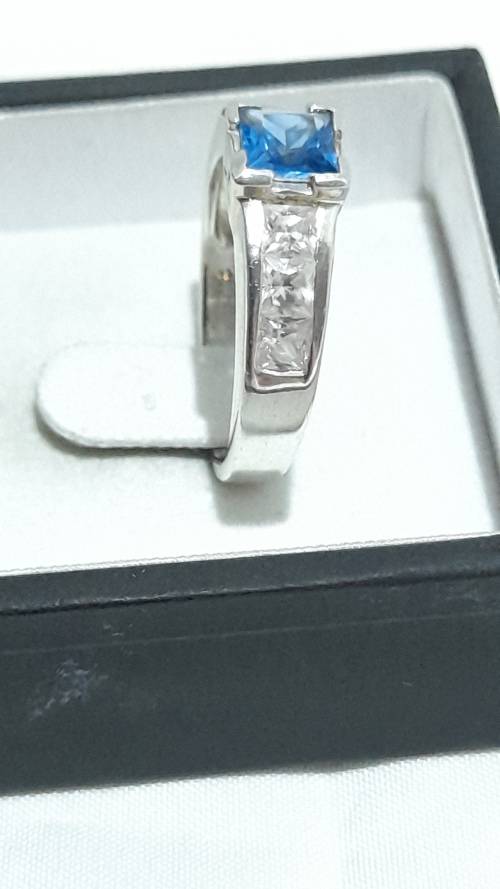 Sterling silver ring with cubic zirconias