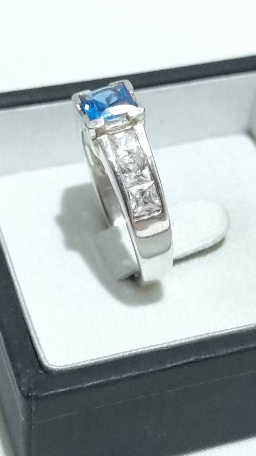 Sterling silver ring with cubic zirconias