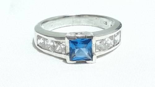 Sterling silver ring with cubic zirconias