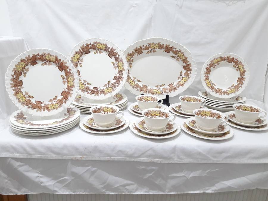 Vintage Wedgwood `Wildbriar` dinnerset