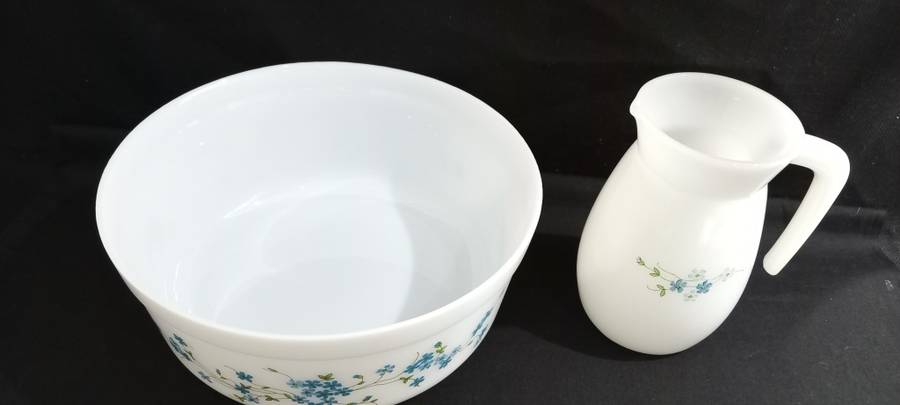 1990s Arcopal milk glass bowl and jug
