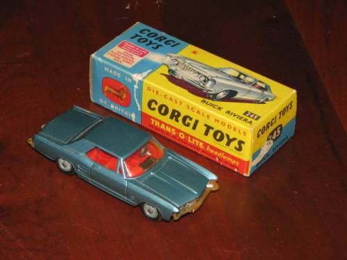 Corgi 245 Buick Riviera Metalic Bleu