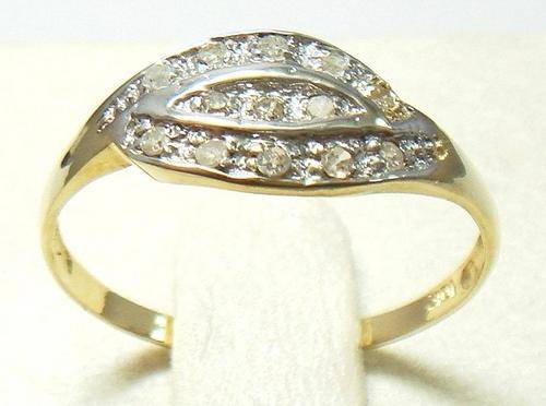 Beautiful solid 9kt gold and genuine diamond ring.