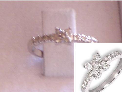 Beautiful 0.13ct diamond and white gold ring