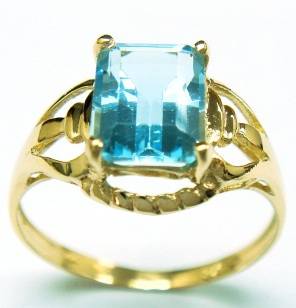 Beautiful solid 10kt gold and genuine blue topaz ring.