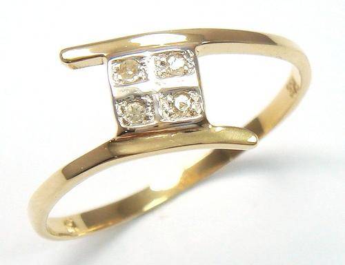 Beautiful solid 9kt gold and genuine diamonds ring.