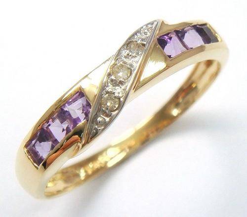 Beautiful solid 10kt gold and genuine amethyst and diamond ring.