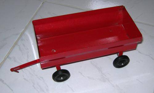 LARGE VINTAGE TINPLATE "ERTL" FARM TRAILER FROM THE USA IN GREAT CONDITION. SCALE 1:18 (NOT DINKY)