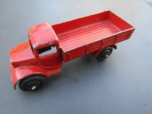 SCARCE VINTAGE DIE-CAST METAL TRUCK WITH RUBBER WHEELS BY `MECCANO DINKY` FROM ENGLAND.