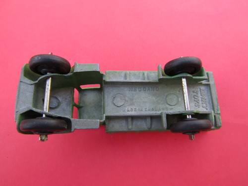 SCARCE VINTAGE DIE-CAST METAL TRUCK WITH RUBBER WHEELS BY `MECCANO DINKY` FROM ENGLAND.