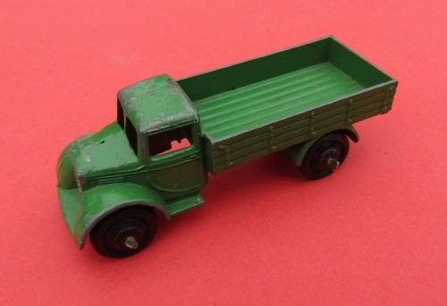 SCARCE VINTAGE DIE-CAST METAL TRUCK WITH RUBBER WHEELS BY `MECCANO DINKY` FROM ENGLAND.