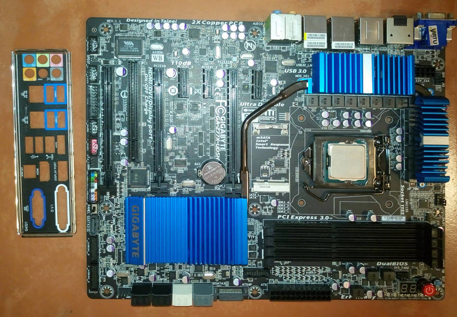 Gigabyte GA-Z77X-UD5H LGA 1155 AMD CrossFireX/NVIDIA SLI Dual LAN Dual UEFI BIOS ATX Motherboard