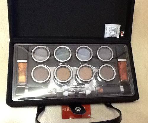 Make up set in velvet case - eyeshadow and lipstick