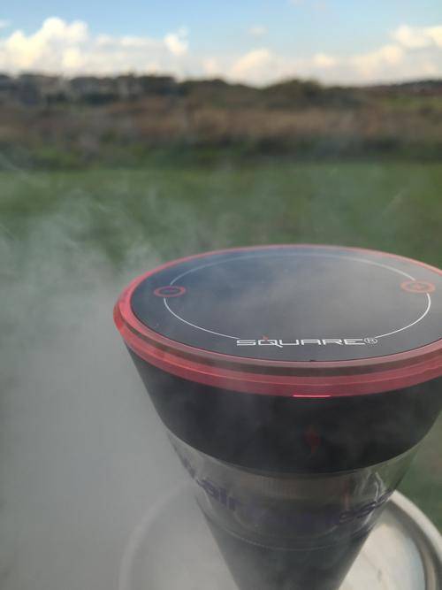 the awesome electronic shisha or hubbly head in action e liquid e cigarette smoke spot amaren square e head hubbly no coal no mess 