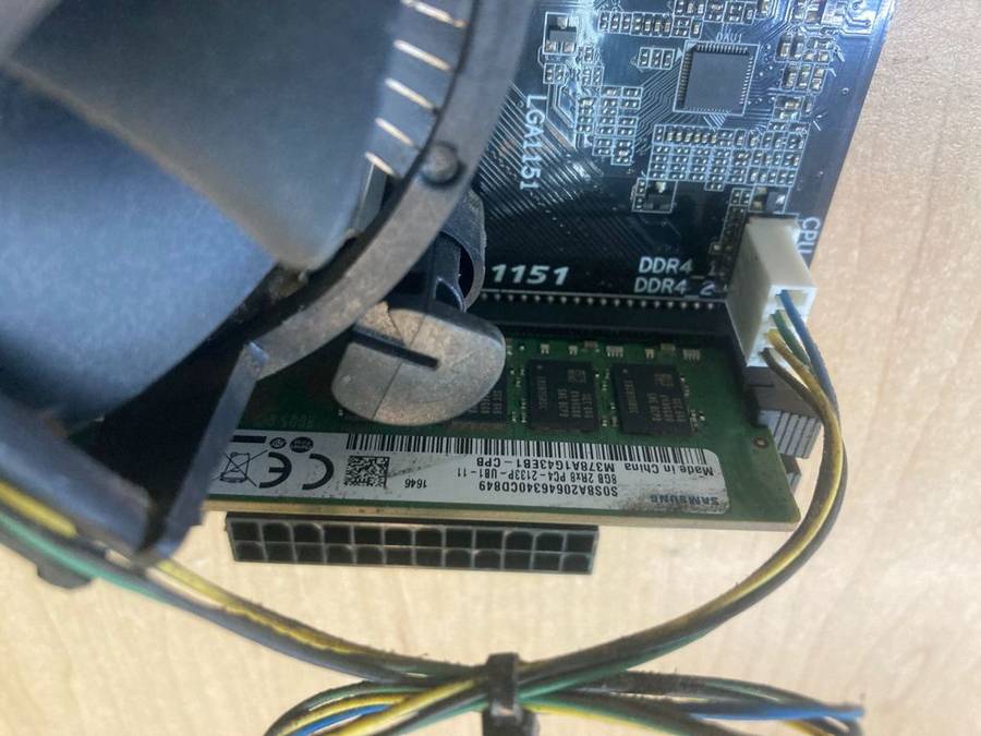 COMBO GIGABYTE H110M HD2 MOTHERBOARD + i5-6400 CPU 8th GEN + 8GB DDR4