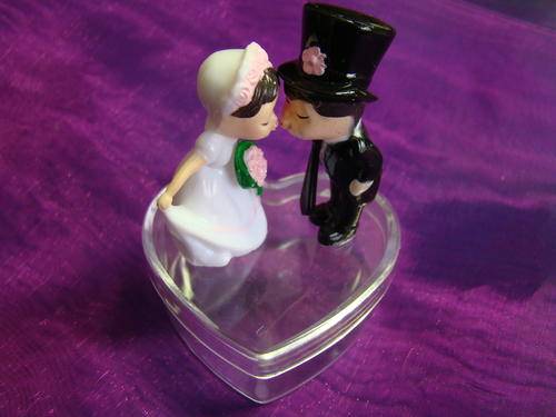 Bride and groom heart favour container