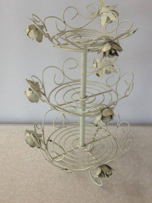 Lovely cupcake stand with rose detail