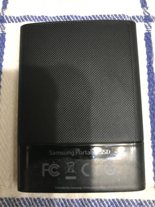 SAMSUNG 1TB USB3 SSD DRIVE